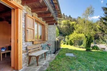 Holiday Home 'Lake and Mountain Holiday' with Mountain View, Private Garden and Wi-Fi