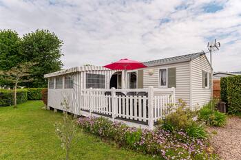Mobile Home 'Mobilhome 6 Pers - Pool' with Shared Pool, Shared Terrace and Private Garden