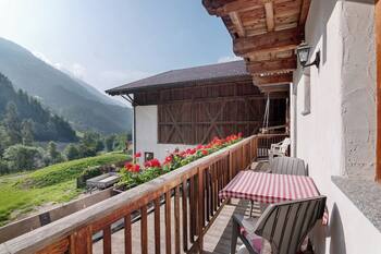 Apartment 'Ausser Brugghof Heidi' with Mountain View, Shared Garden and Wi-Fi