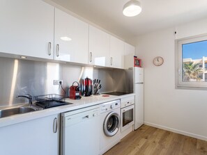 Cabinetry, Property, Kitchen Sink, Countertop, Kitchen Stove, Home Appliance, Kitchen Appliance, Wood, Sink, Kitchen