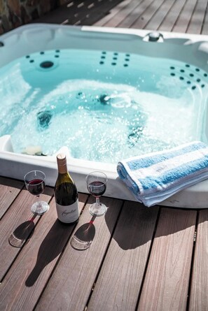 Whether coffee or cocktails, the hottub is the perfect spot for vacation.