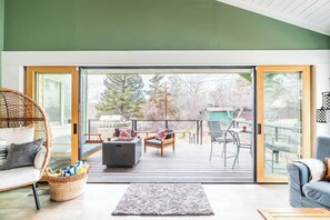 Let that beautiful Flagstaff breeze welcome you to the outdoor amenities.