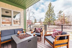 The outdoor fire pit is where you can melt into vacation.