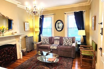 \Fort Hill Inn,  Boston\  Cozy Studio Suite, Eat in Kitchen, 5 minutes to Center