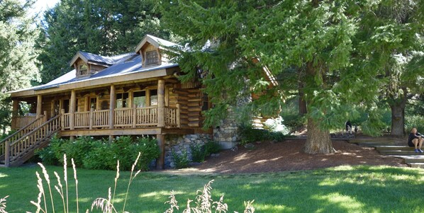 Front and side of the house coming up the driveway