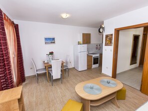 Möbel, Tabelle, Bilderrahmen, Holz, Flooring, Tür, Fussboden, Interior Design, Hartholz, Wohnzimmer