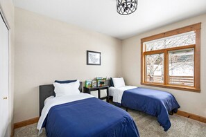 Escape to Serenity: Retreat to our vacation rental channels offering 2 twin bedrooms nestled amidst breathtaking natural surroundings.