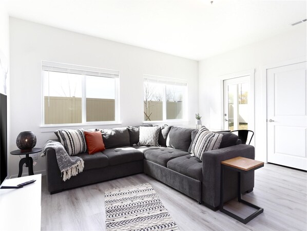#StayinMyDistrict #BookDirect #FurnishedMonthly