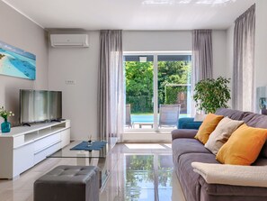 Eigentum, Möbel, Couch, Pflanze, Zimmerpflanze, Blau, Azurblau, Tabelle, Interior Design, Wohnzimmer