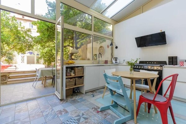 Outdoor dining
