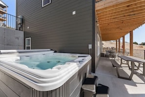 Private hot tub makes for the perfect end to your night in Branson!