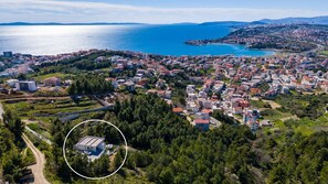 Marked position of the villa in a quiet area of upper area of village Podstrana