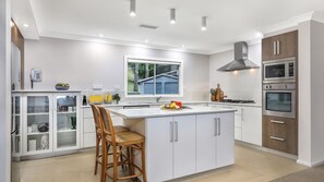Chef's Kitchen | 8km to Robertson Supermarket