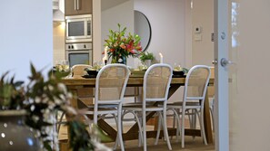 Dining | Entertainer's Delight