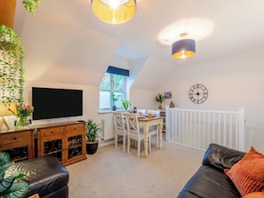 Living room/dining room | Bluebell Lodge, Cambridge