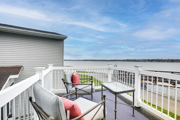 Buckeye Lake Vacation Rental | 3BR | 2.5BA | Step-Free Access via Elevator