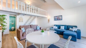 Relax in the living room with two sofas and a dining area in open space with the kitchenette
#livingroom #cozy #kitchenette #algarve #portugal