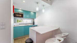 You can cook homemade meals in this kitchenette with light and a view to the patio
#kitchenette #meals #cook #algarve #portugal