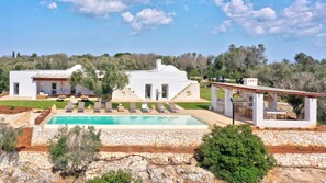Activities, Amenities, Balcony / Terrace / Patio, Building Exterior, Garden, Kitchen, Main Entrance, Pool, Spring, Summer