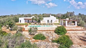 Activities, Amenities, Balcony / Terrace / Patio, Building Exterior, Garden, Kitchen, Main Entrance, Pool, Spring, Summer