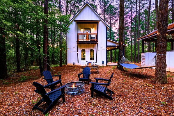 FIREPIT | Create unforgettable memories in our peaceful outdoor space, perfect for cozy nights around the fire.