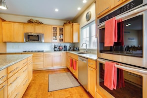 Kitchen | Main Level