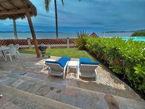 Private Patio with Lonchairs