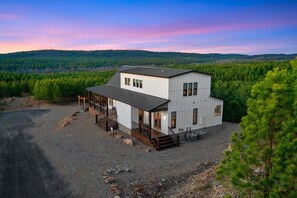 Mountainire - Luxury Cabin that sleeps 6!