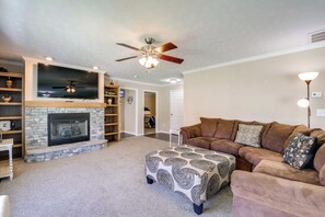 Living Room | 1st Floor | Central A/C & Heat | Smart TV | Queen Sleeper Sofa