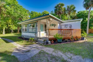 Exterior | Parking | Gravel Driveway (2 Vehicles) | RV/Trailer Parking Available