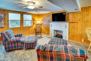 Living Room | Electric Fireplace | Free WiFi
