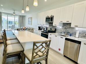 Fully stocked kitchen with island seating for 5