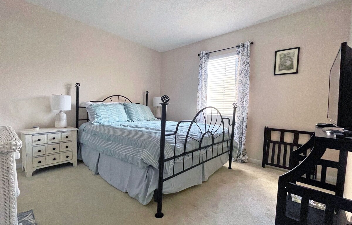 Ocean Walk, perfect location near village and beach!