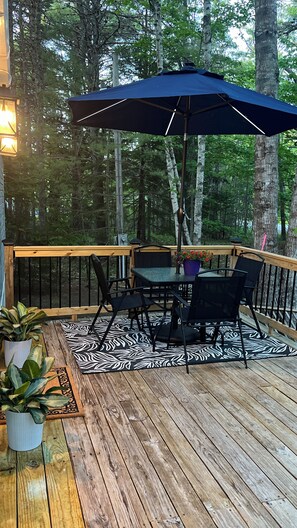 Deck/ sitting area