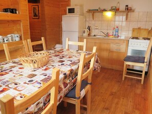 Propriété, Table, Meubles, Cabinetry, Bois, Design Intérieur, Sol, Cuisine, Sol, Dur