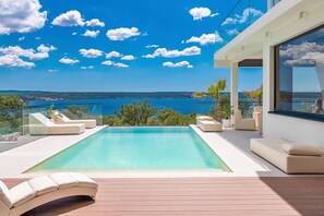 Holiday Home Swimming Pool