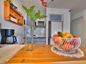 Table, Furniture, Property, Tableware, Cabinetry, Green, Wood, Countertop, Dishware, Kitchen