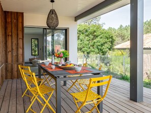 Table, Furniture, Plant, Window, Building, Chair, Wood, Interior Design, Lighting, Flooring