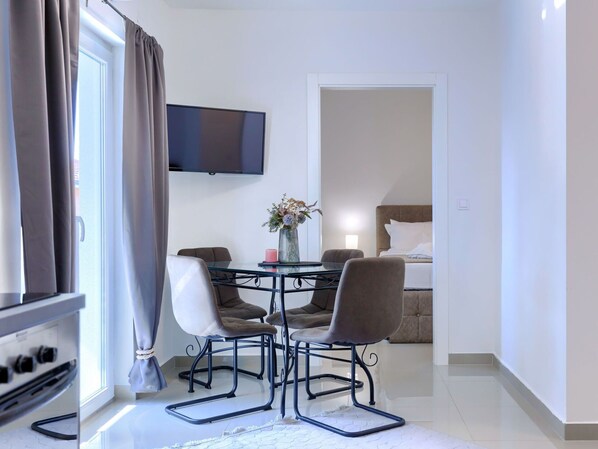 Möbel, Eigentum, Pflanze, Gebäude, Tabelle, Stuhl, Zimmerpflanze, Komfort, Fenster, Interior Design