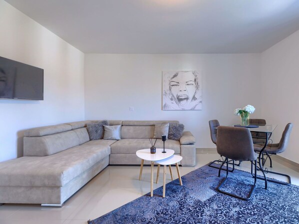 Furniture, Couch, Table, Picture Frame, Comfort, Interior Design, Architecture, Building, Studio Couch