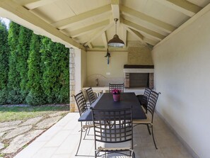 Meubles, Plante, Chaise, Ombre, Table, Bois, Design Intérieur, Porche, Sol, Immobilier