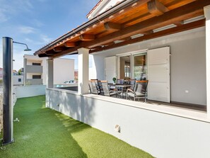 Ciel, Ombre, Bois, Immobilier, Zone Résidentielle, Façade, Design Urbain, Bâtiment, Porche, Siding