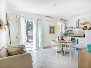 Mueble, Mesa, Sofá, Azur, Marco, Ventana, Arquitectura, Madera, Diseño De Interiores, Sala