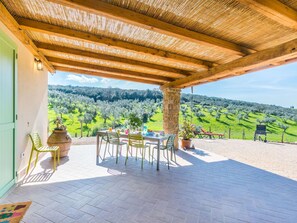 Shade, Plant, Table, Outdoor Furniture, Architecture, Wood, Outdoor Table, Leisure, Grass, Tree