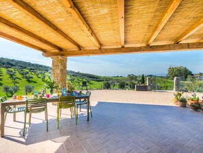 Plante, Propriété, Ombre, Design Intérieur, Arbre, Mobilier De Jardin, Bois, Porche, Loisir, Table