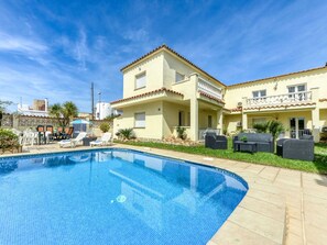 Sky, Cloud, Water, Plant, Swimming Pool, Building, Blue, Azure, Tree, House