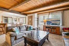 Living Room - Living room with flat screen TV!