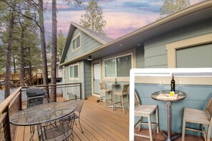 Enjoy a glass of wine on the cozy deck and enjoy the beauty of Northern Arizona.