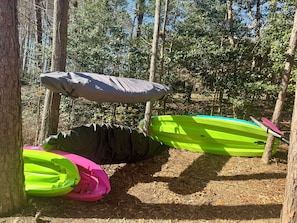Paddle on our quiet cove with 2 kayaks, 2 kid kayaks (up to 125lbs) and 2 SUP.