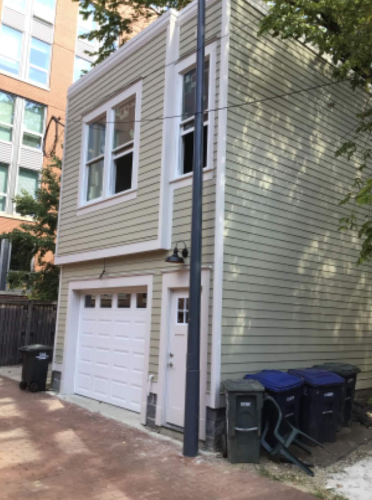 Capitol Hill townhouse near Union Station with parking. 3 wks min -8wks max.